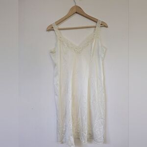 Vintage 1970s Vanity Fair Slip SILKY Cream White/Ivory Nylon Chemise Nightgown